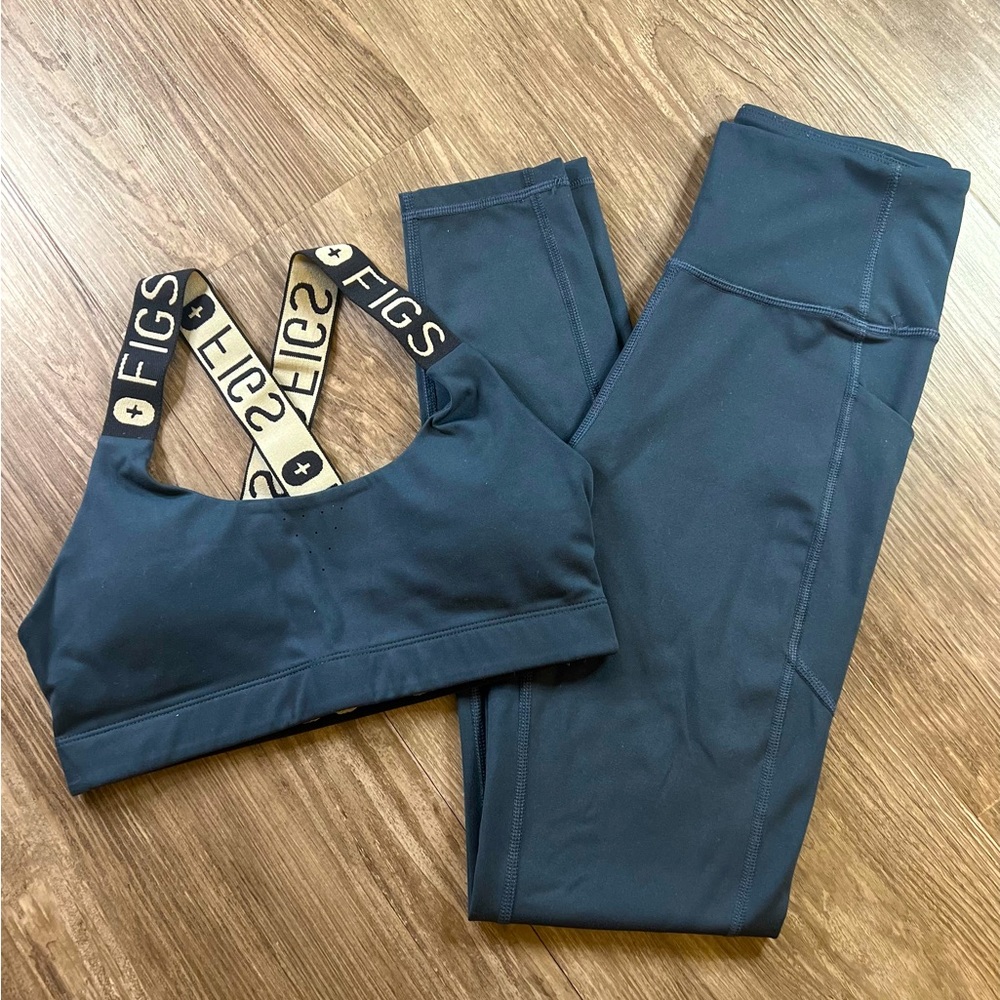 FIGS matching sports bra and leggings